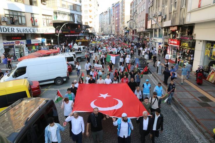 Rize’de “Direnişin Simgesi Gazze Yürüyüşü” sloganıyla Filistin'e destek yürüyüşü gerçekleştirildi 13