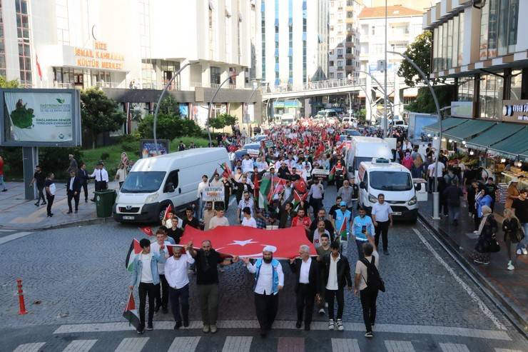 Rize’de “Direnişin Simgesi Gazze Yürüyüşü” sloganıyla Filistin'e destek yürüyüşü gerçekleştirildi 14