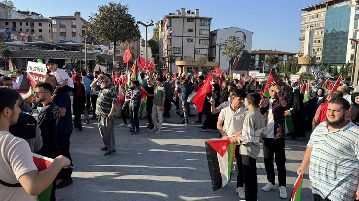 Rize’de “Direnişin Simgesi Gazze Yürüyüşü” sloganıyla Filistin'e destek yürüyüşü gerçekleştirildi 4