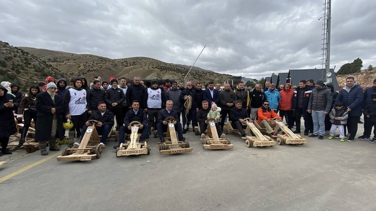 Erzincan’da Formulaz tahta araba yarışları düzenlendi 1