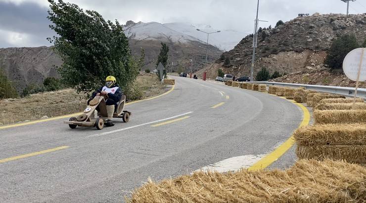 Erzincan’da Formulaz tahta araba yarışları düzenlendi 7