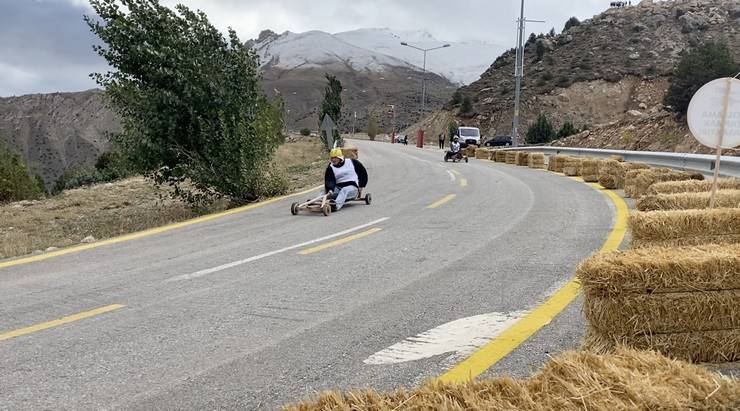 Erzincan’da Formulaz tahta araba yarışları düzenlendi 8