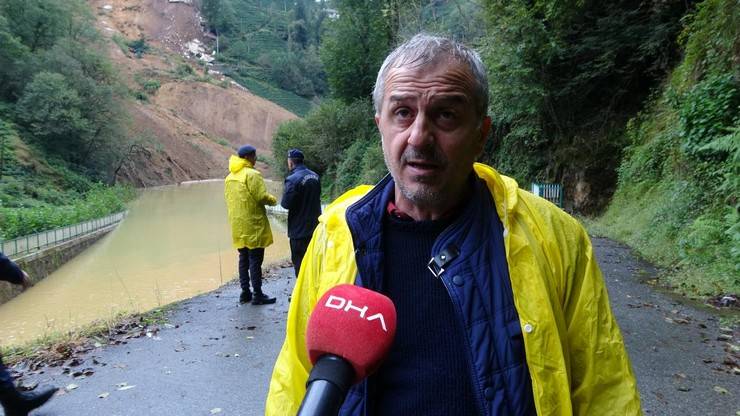 Rize'de heyelan; 2 boş ev toprak altında kaldı 20