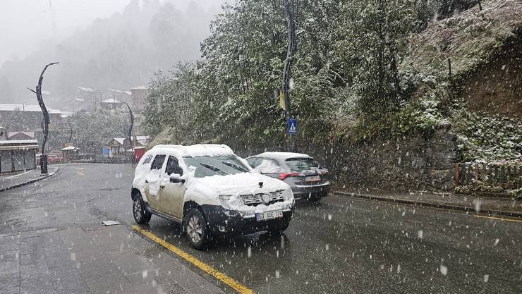 Rize'nin yüksek kesimlerinde kar etkili oldu 2