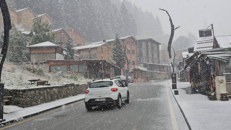 Rize'nin yüksek kesimlerinde kar etkili oldu 4