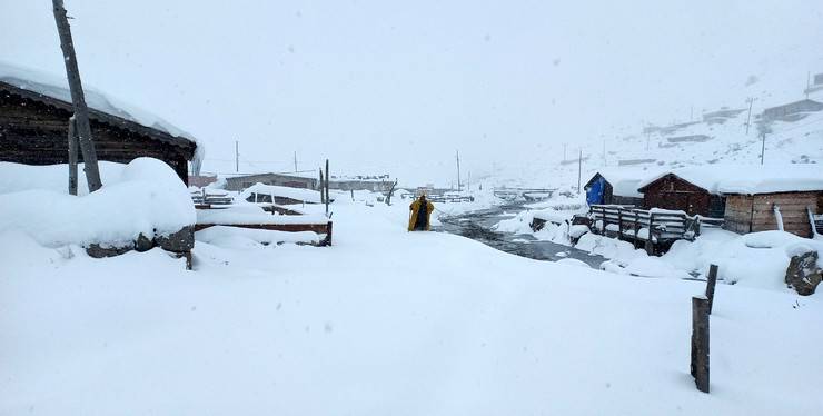 Rize'nin yaylalarda beyaz güzellik; geri dönüş hızlandı 11