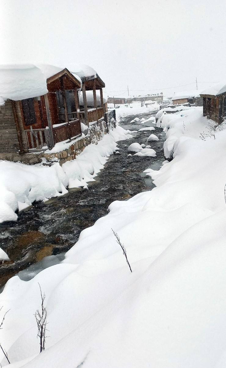 Rize'nin yaylalarda beyaz güzellik; geri dönüş hızlandı 6