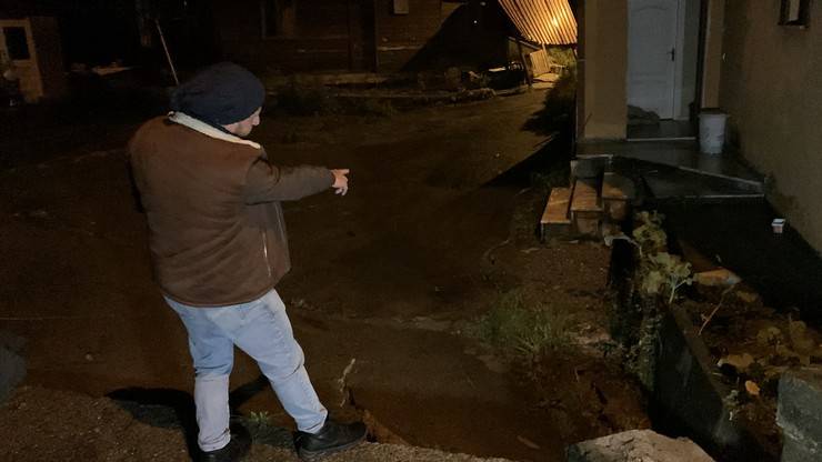 Rize'de heyelan riski; çatlak ve yarıklar oluşan bölgedeki 2 ev tahliye edildi 1