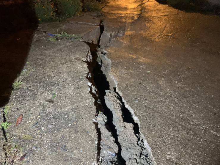 Rize'de heyelan riski; çatlak ve yarıklar oluşan bölgedeki 2 ev tahliye edildi 10