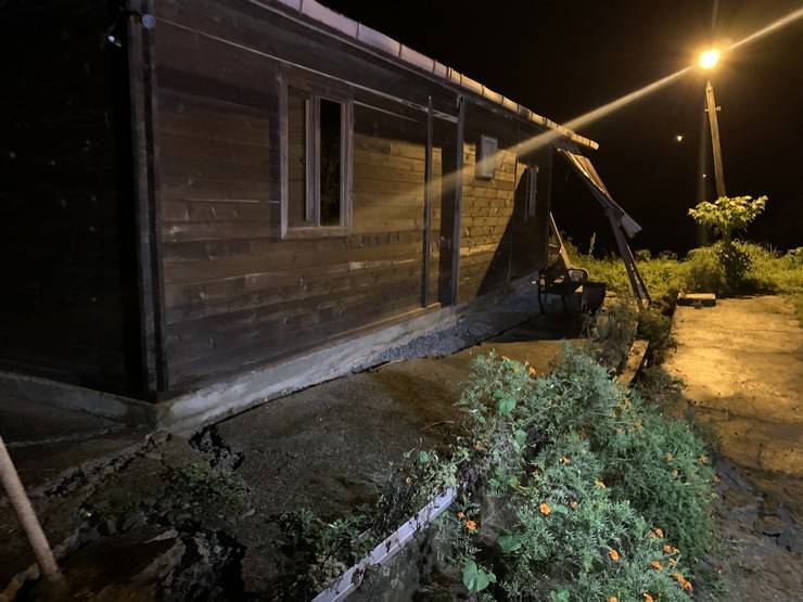 Rize'de heyelan riski; çatlak ve yarıklar oluşan bölgedeki 2 ev tahliye edildi 7