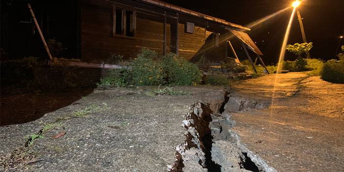 Rize'de heyelan riski; çatlak ve yarıklar oluşan bölgedeki 2 ev tahliye edildi