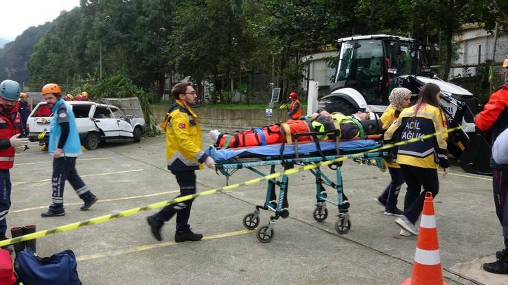 Rize'de maden sahasında yangın söndürme ve arama kurtarma tatbikatı gerçekleştirildi 18