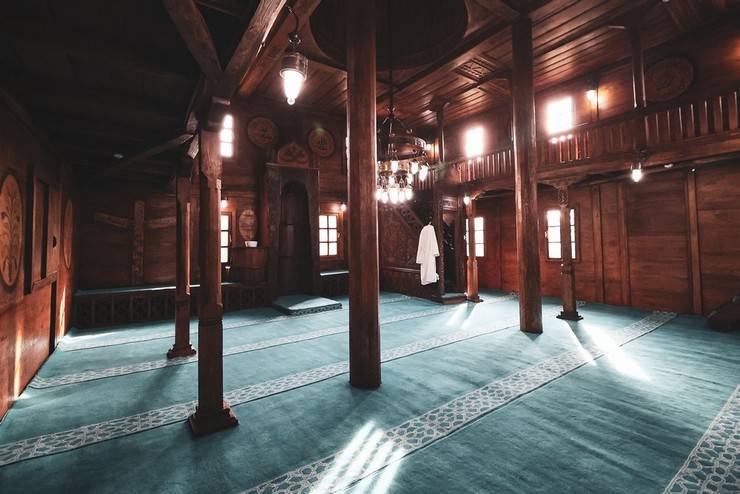 Rize’de 220 yıllık Tarihi Cami restorasyon çalışmalarının ardından yeniden ibadete açıldı 13