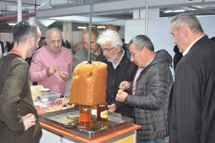 Arıcılık ve Arı Ürünleri Fuarı'nda 'bal döner'e ilgi 3