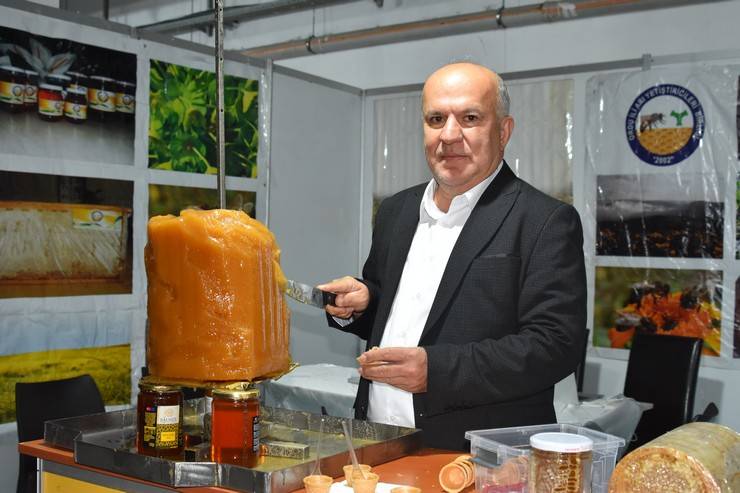 Arıcılık ve Arı Ürünleri Fuarı'nda 'bal döner'e ilgi 6