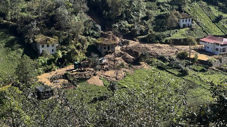 Rize’de sel ve heyelan gitti, çamur kaldı 16