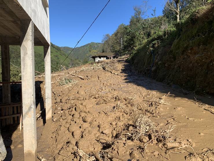 Rize’de sel ve heyelan gitti, çamur kaldı 5