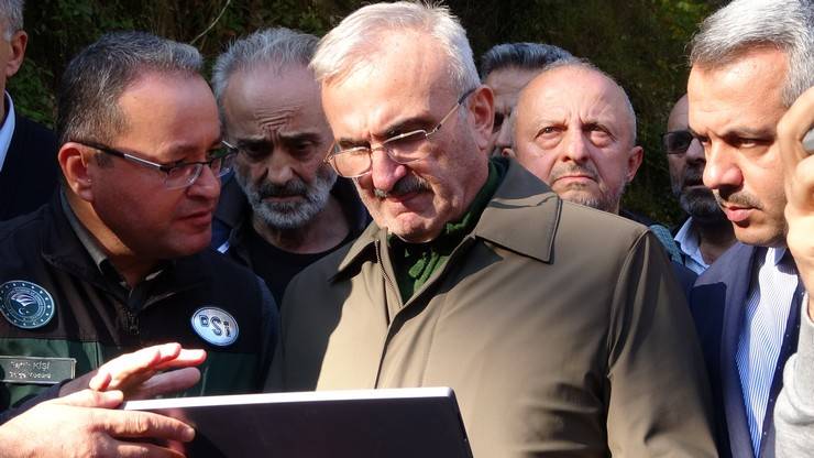 İçişleri Bakan Yardımcısı Karaloğlu, Rize'de heyelan yaşanan köyde inceleme yaptı 3