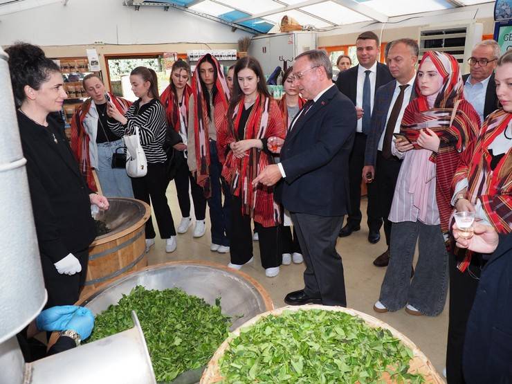 Makedonyalı Türk Gençler, Çayın Başkentinde Unutulmaz Bir Deneyim Yaşadı 12