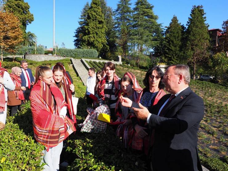 Makedonyalı Türk Gençler, Çayın Başkentinde Unutulmaz Bir Deneyim Yaşadı 17