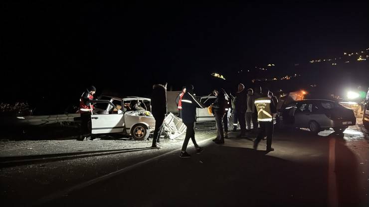 Rize'de zincirleme trafik kazası 2 ölü, 9 yaralı 10