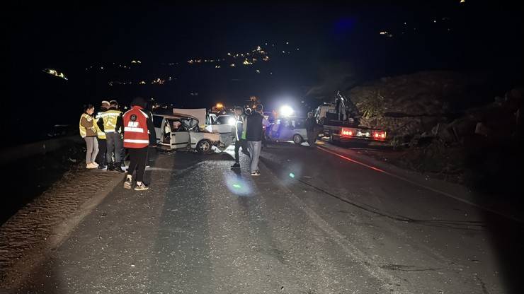 Rize'de zincirleme trafik kazası 2 ölü, 9 yaralı 11