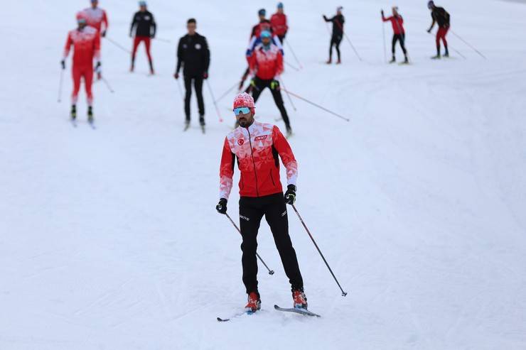 Rize'de kar kalınlığının 1,5 metreyi geçtiği yaylada milli takım yarışlara hazırlanıyor 17