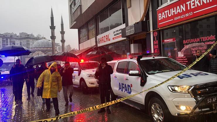 Rize'de heyelan: 1 ölü, 4 yaralı 1