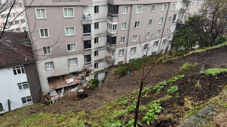 Rize'de heyelan: 1 ölü, 4 yaralı 31