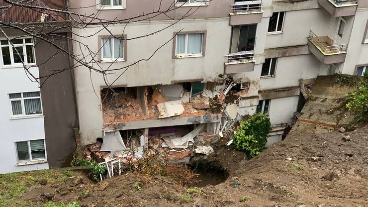 Rize'de heyelan: 1 ölü, 4 yaralı 33