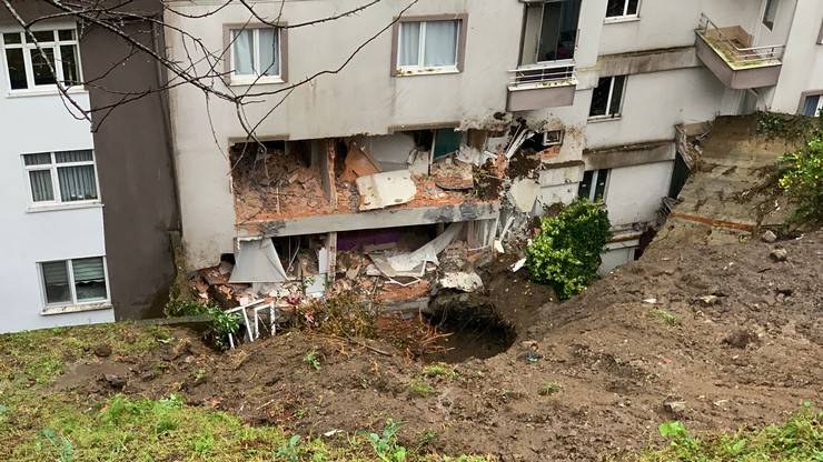 Rize'de heyelan: 1 ölü, 4 yaralı 34