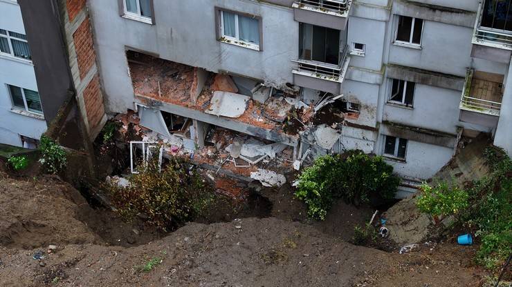 Rize'de heyelanın yaşandığı bölge havadan görüntülendi 12