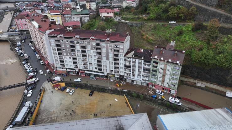 Rize'de heyelanın yaşandığı bölge havadan görüntülendi 14