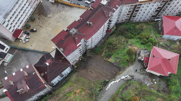 Rize'de heyelanın yaşandığı bölge havadan görüntülendi 3