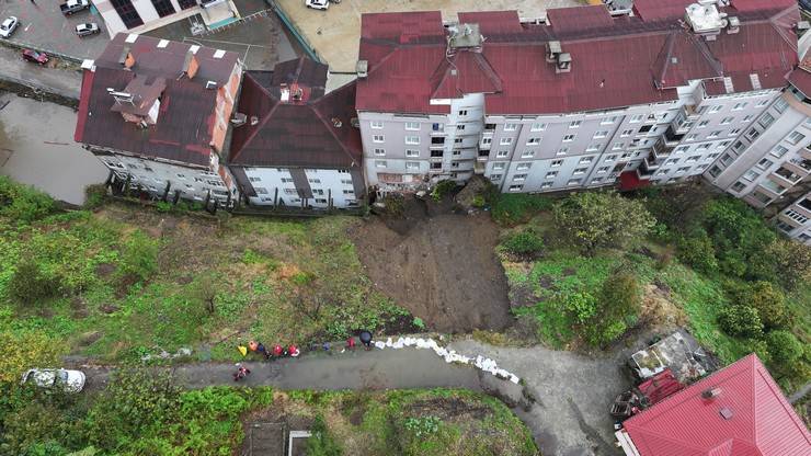 Rize'de heyelanın yaşandığı bölge havadan görüntülendi 8