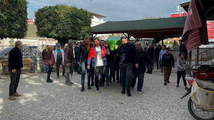 Silahlı saldırıda ölen Çaykur Rizespor'un eski antrenörü Ersin Aka memleketi Hatay’da toprağa verildi 6