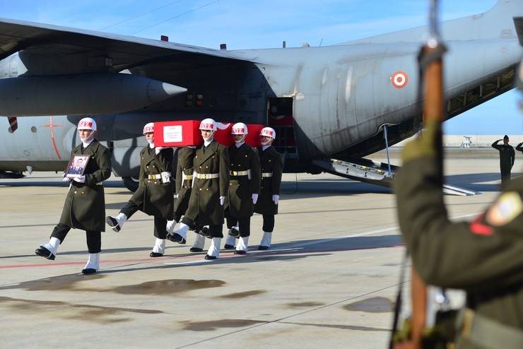 Şehit Teğmen Ceyhun Kalyoncu için Rize-Artvin Havalimanı’nda tören düzenlendi 13