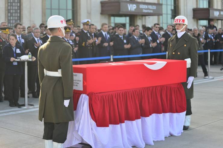 Şehit Teğmen Ceyhun Kalyoncu için Rize-Artvin Havalimanı’nda tören düzenlendi 22