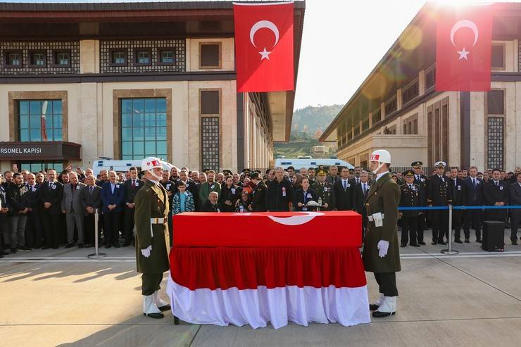 Şehit Teğmen Ceyhun Kalyoncu için Rize-Artvin Havalimanı’nda tören düzenlendi 7