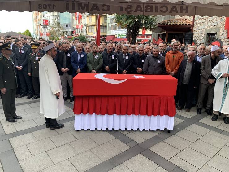 Şehit Teğmen Ceyhun Kalyoncu Rize'de son yolculuğuna uğurlandı 12