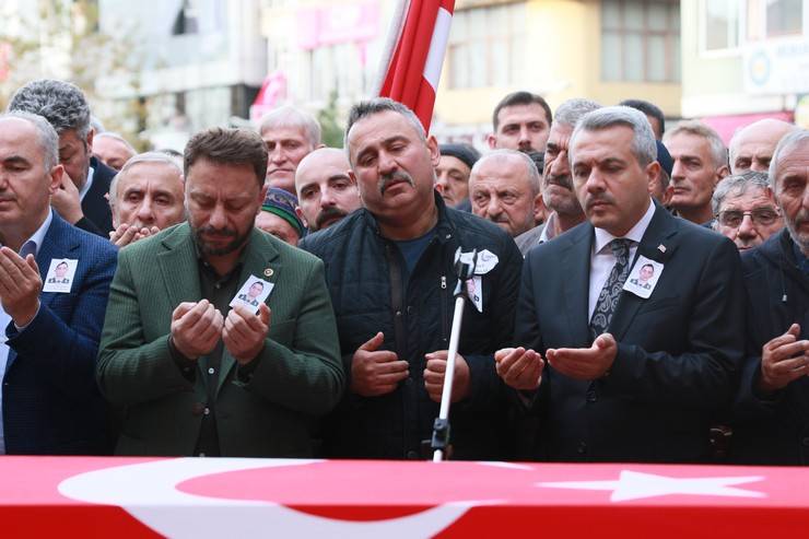 Şehit Teğmen Ceyhun Kalyoncu Rize'de son yolculuğuna uğurlandı 17