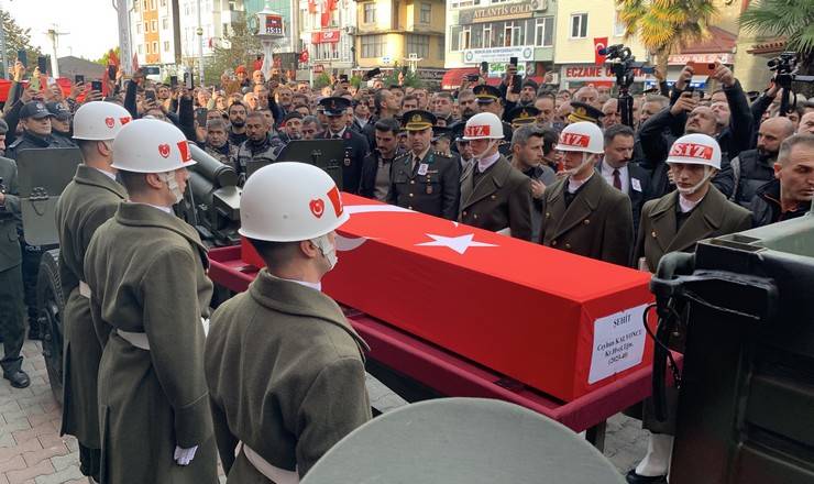 Şehit Teğmen Ceyhun Kalyoncu Rize'de son yolculuğuna uğurlandı 18