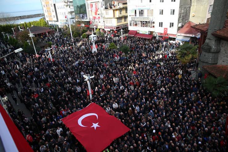 Şehit Teğmen Ceyhun Kalyoncu Rize'de son yolculuğuna uğurlandı 3