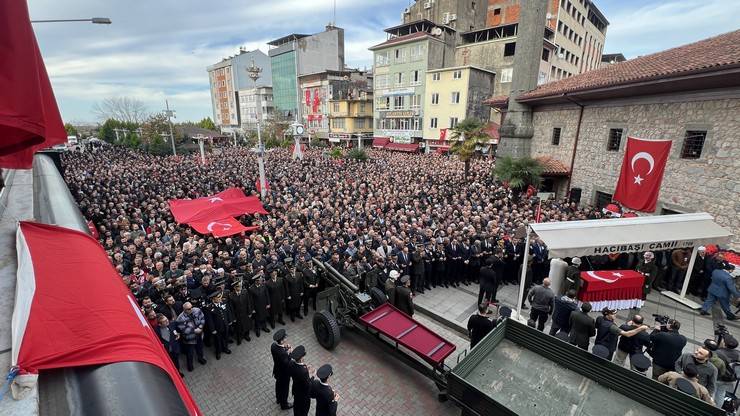 Şehit Teğmen Ceyhun Kalyoncu Rize'de son yolculuğuna uğurlandı 8