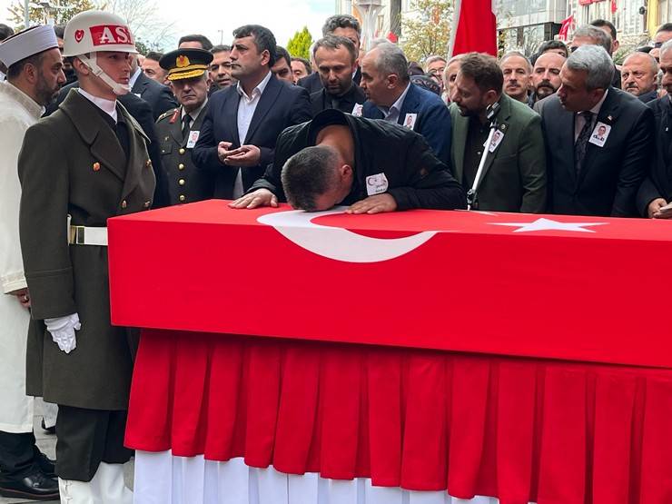 Şehit Teğmen Ceyhun Kalyoncu Rize'de son yolculuğuna uğurlandı 9