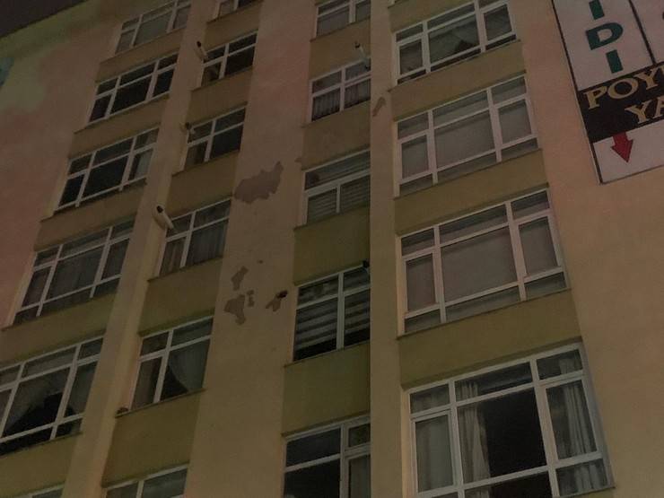 Rize'de fırtına nedeniyle sarsıntı oluşan 8 katlı apartman boşaltıldı 4