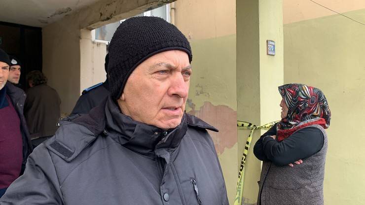 Rize'de tahliye edilen apartmanın sakinleri polis kontrolünde eşyalarını aldı 11