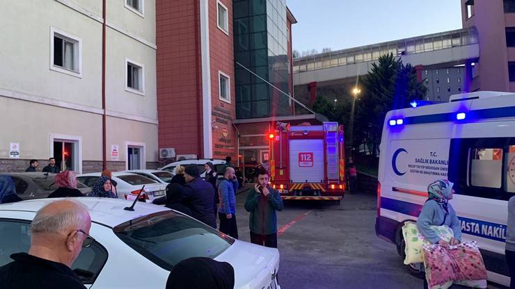 Rize'de hastane yangını; 18 hasta tahliye edildi 10