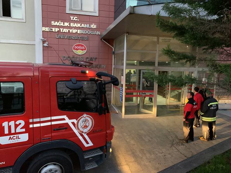 Rize'de hastane yangını; 18 hasta tahliye edildi 9