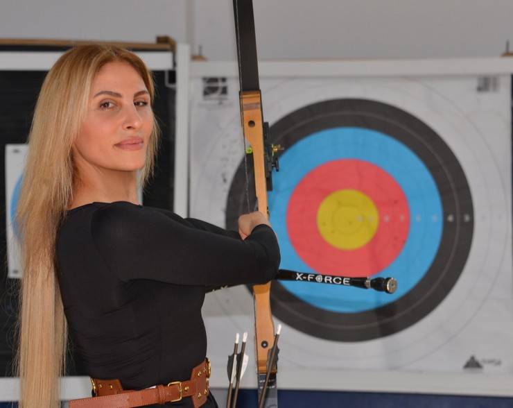 Pınar hakim, attığı oklarla hedefi 12'den vuruyor 1